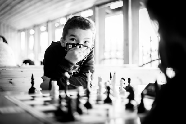 Michal vrba AJlaheUF IA unsplash. Boys playing chess 